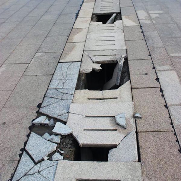Broken in-situ trench