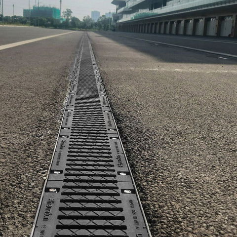 FASERFIX SUPER channels for cable routing in the pit lane area